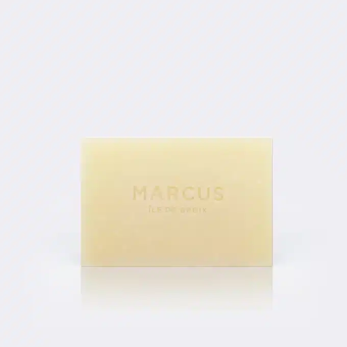 NU, le savon surgras Marcus fabriqué à la main sur l’Île de Groix, sans huiles essentielles, idéal pour toute la famille.