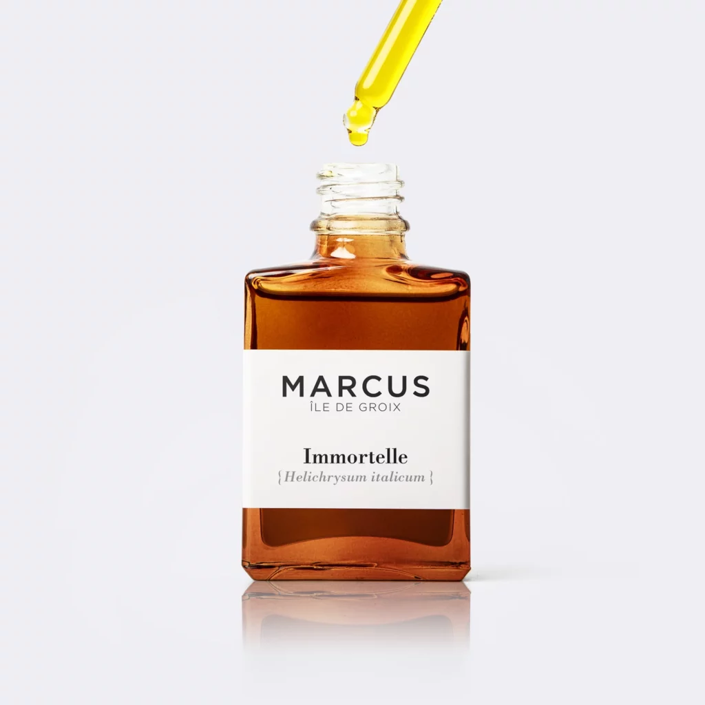 Packshot de l'huile de millepertuis Marcus, produit local 100% naturel de l'île de Groix, un soin apaisant et réparateur pour la peau, fabriqué artisanalement en Bretagne.