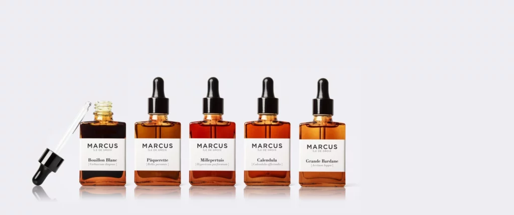 Quatre flacons d'huiles essentielles de Marcus île de croix